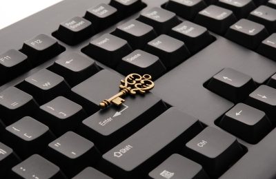 www.kaiyun.com安全登录模块界面，蓝绿色调双因素验证流程图示，专业安全感强